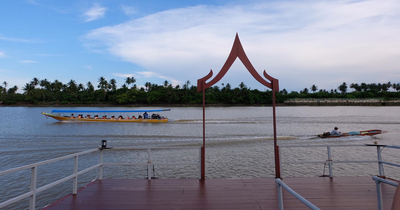 Baan Amphawa Resort