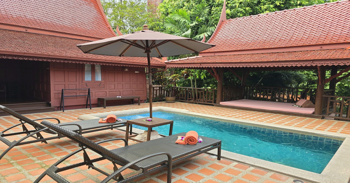 pool suite