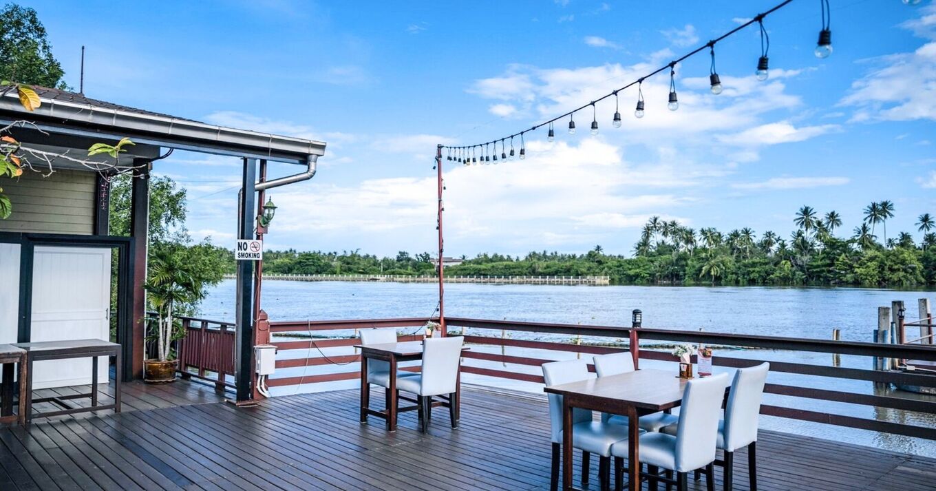 outdoor restaurant